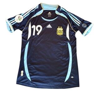 2006 Argentina retro away kit. Lionel Messi soccer football jersey.